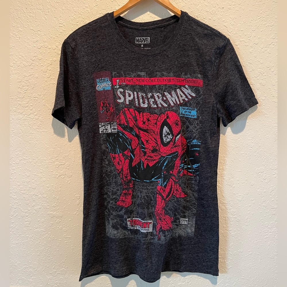 ❣️2/$25❣️ SPIDERMAN🕷️MARVEL comics men’s T-shirt | SMALL